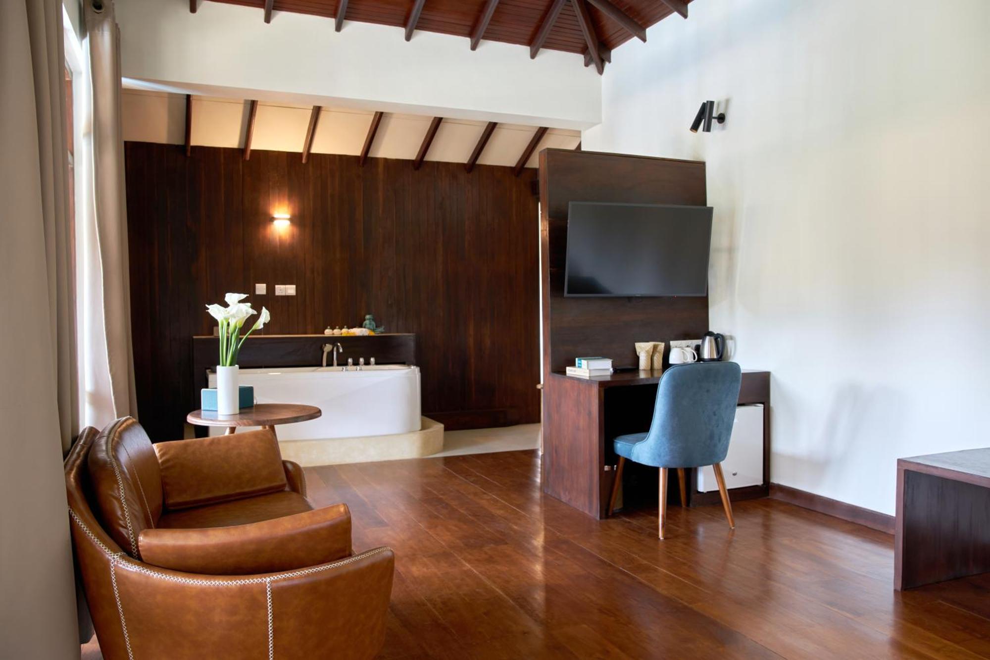 Seahorse Hotel & Spa نيجومبو المظهر الخارجي الصورة